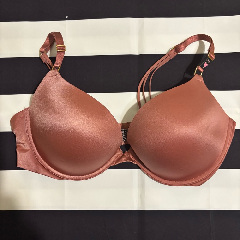 BNWT Victoria’s Secret Underwire Push-up Bra 36D